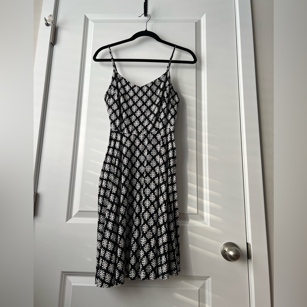 Old Navy Women’s Black and White Dress size Medium